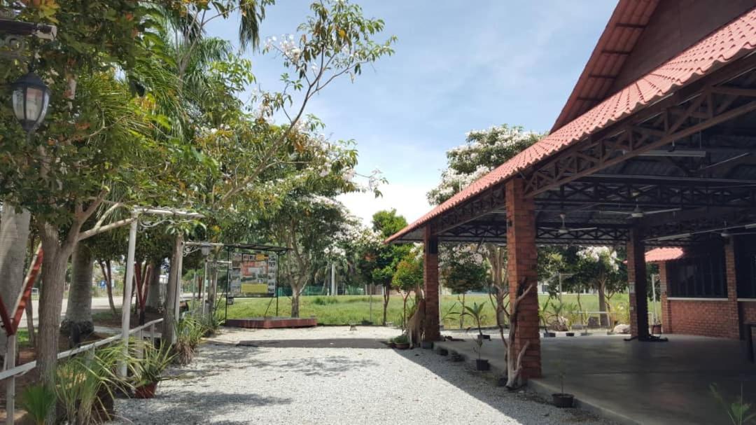 Homestay Umbai Kelana Merlimau Exterior photo